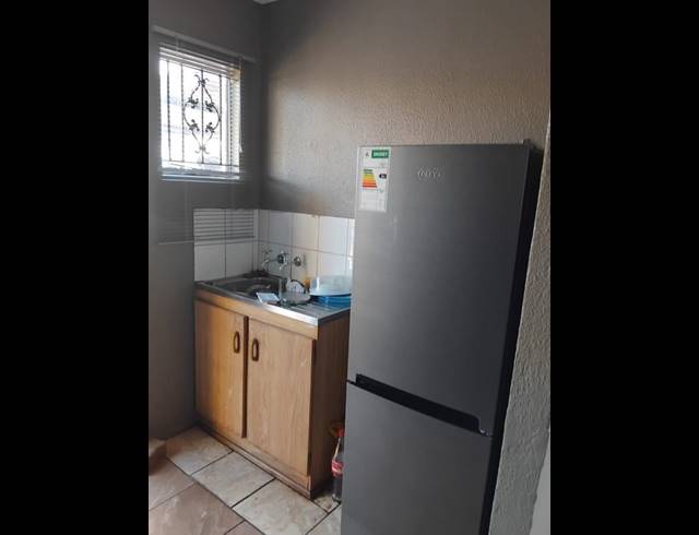 2 BEDROOM PROPERTY TO RENT IN ROSSLYN